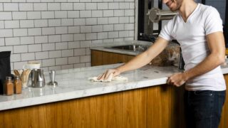 Welches Material eignet sich am besten für die Arbeitsplatte?