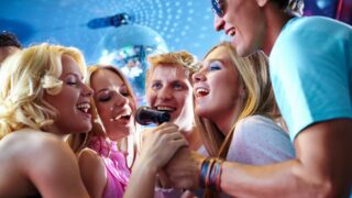 Gemeinsames Singen von Hits und Weihnachtsliedern